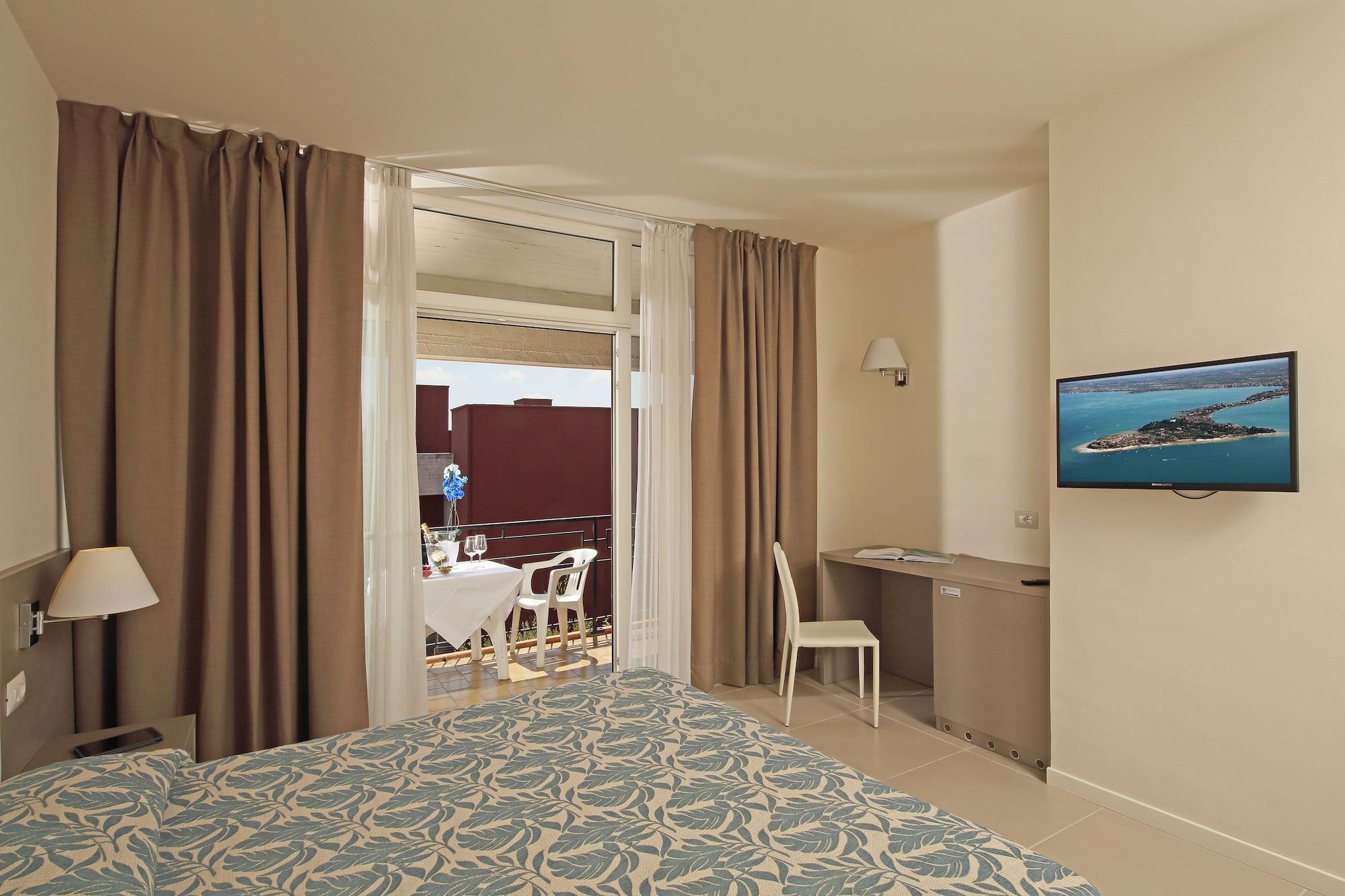 โฮเทล เรสซิเดนซ์ ฮอลิเดย์ Aparthotel ซีร์มิโอเน ภายนอก รูปภาพ