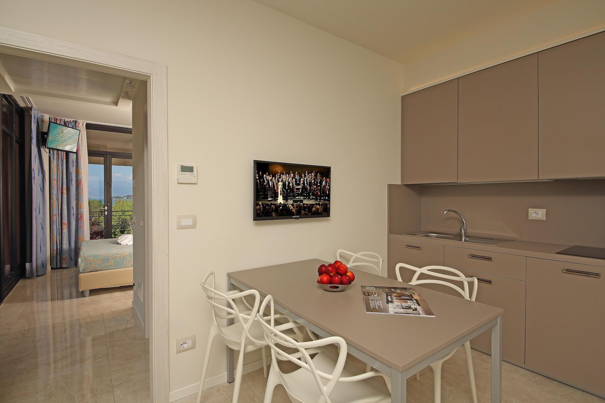 โฮเทล เรสซิเดนซ์ ฮอลิเดย์ Aparthotel ซีร์มิโอเน ภายนอก รูปภาพ