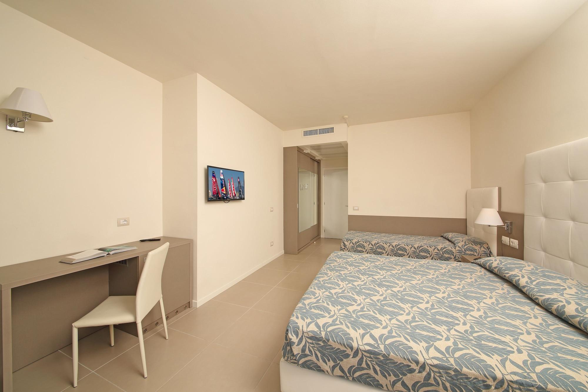 โฮเทล เรสซิเดนซ์ ฮอลิเดย์ Aparthotel ซีร์มิโอเน ภายนอก รูปภาพ