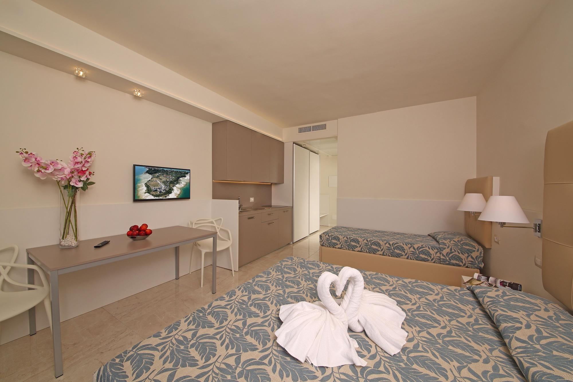 โฮเทล เรสซิเดนซ์ ฮอลิเดย์ Aparthotel ซีร์มิโอเน ภายนอก รูปภาพ
