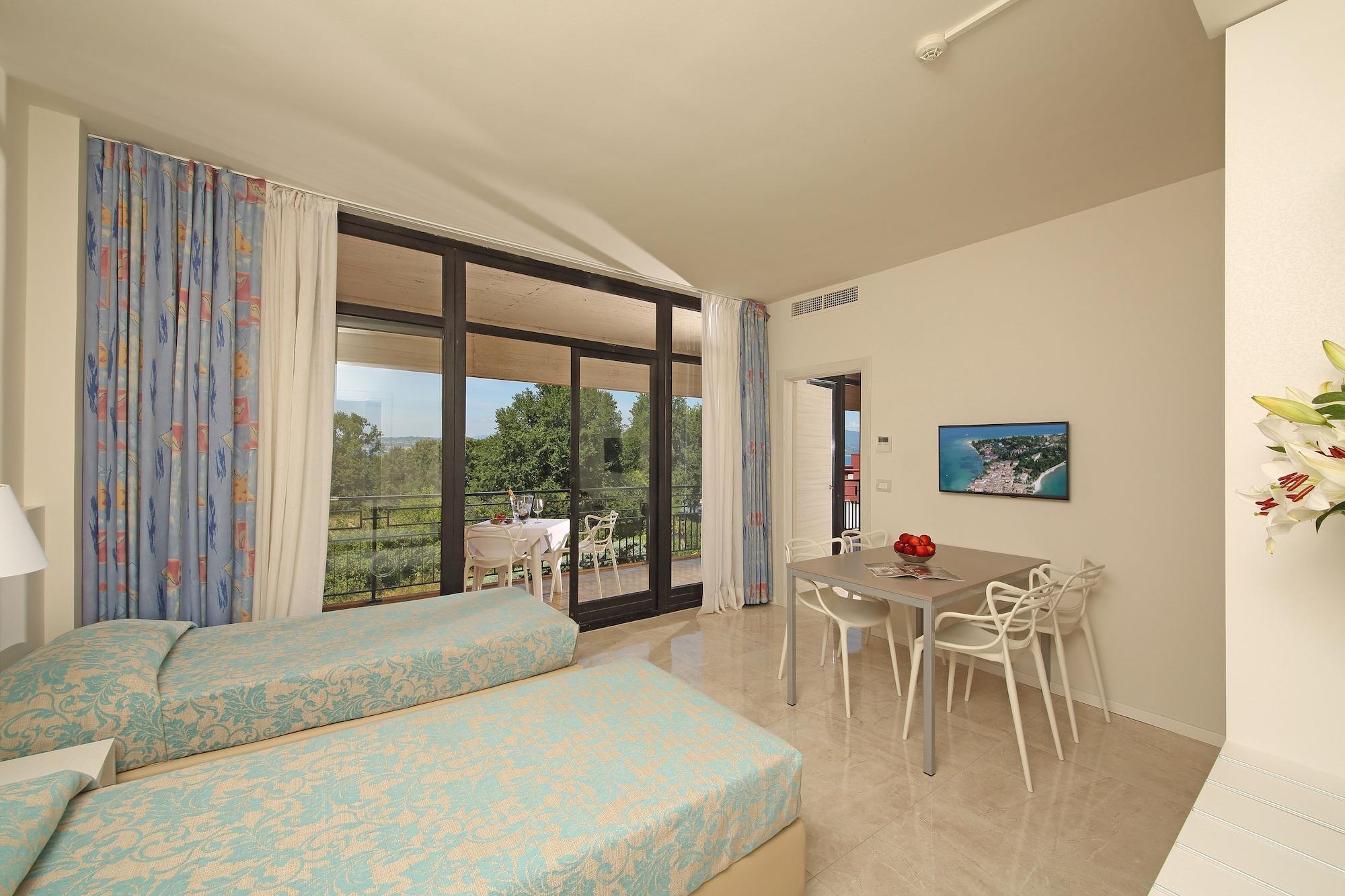 โฮเทล เรสซิเดนซ์ ฮอลิเดย์ Aparthotel ซีร์มิโอเน ภายนอก รูปภาพ