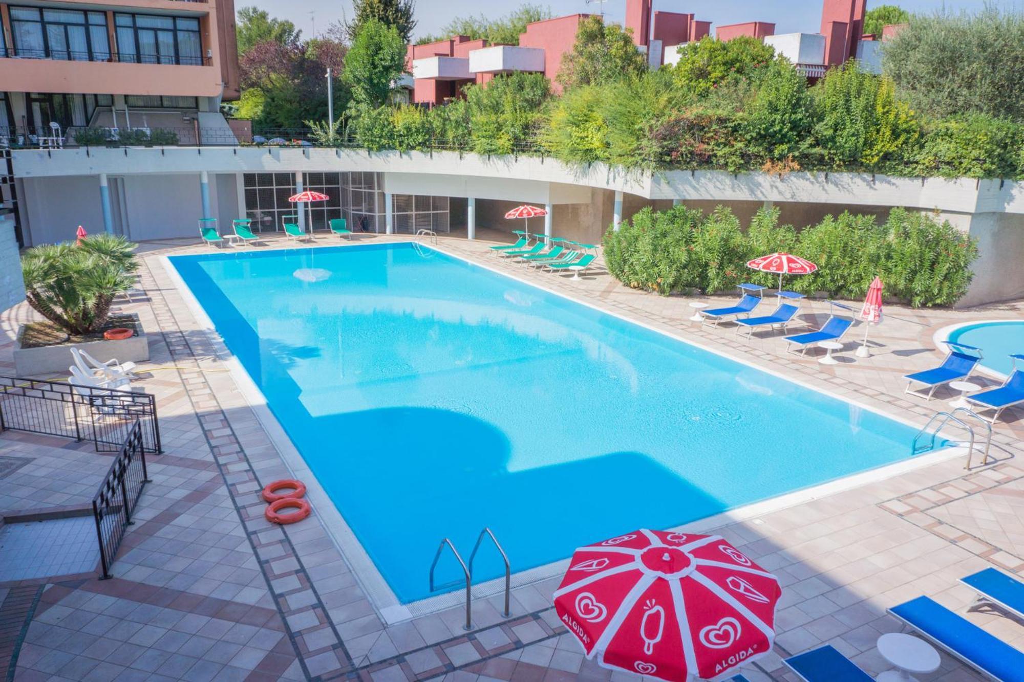โฮเทล เรสซิเดนซ์ ฮอลิเดย์ Aparthotel ซีร์มิโอเน ภายนอก รูปภาพ
