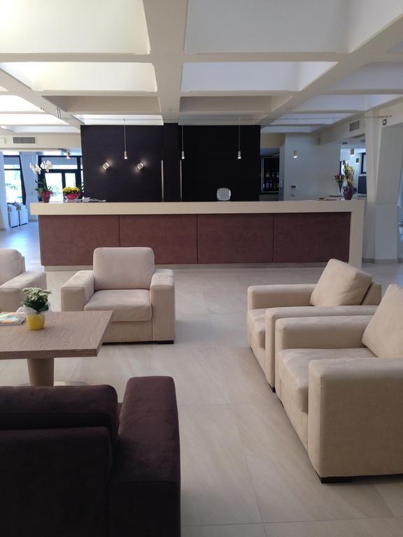 โฮเทล เรสซิเดนซ์ ฮอลิเดย์ Aparthotel ซีร์มิโอเน ภายนอก รูปภาพ