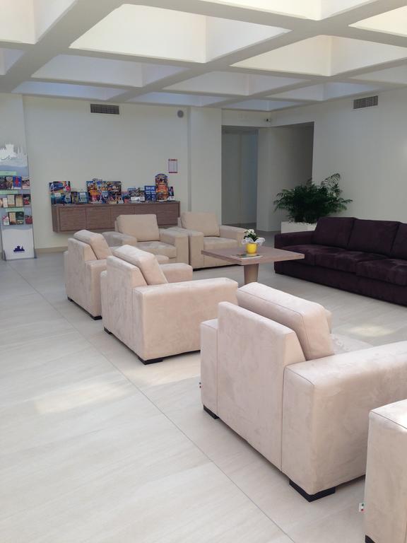 โฮเทล เรสซิเดนซ์ ฮอลิเดย์ Aparthotel ซีร์มิโอเน ภายนอก รูปภาพ