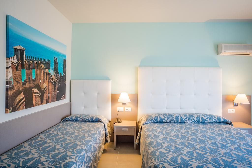 โฮเทล เรสซิเดนซ์ ฮอลิเดย์ Aparthotel ซีร์มิโอเน ภายนอก รูปภาพ