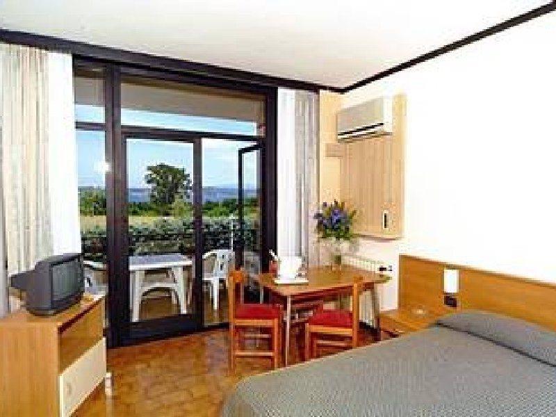 โฮเทล เรสซิเดนซ์ ฮอลิเดย์ Aparthotel ซีร์มิโอเน ห้อง รูปภาพ